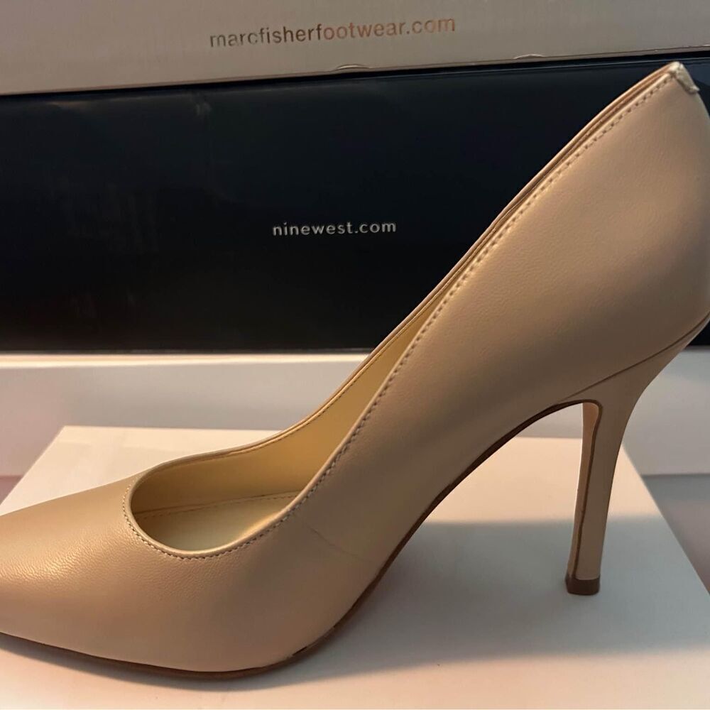New in the box! Nine West beige classic heels